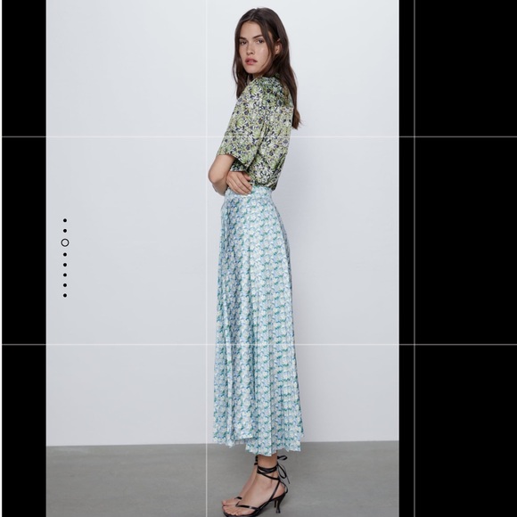 NWT Zara Blue Floral Pleated Midi Skirt Size Small - Picture 5 of 8